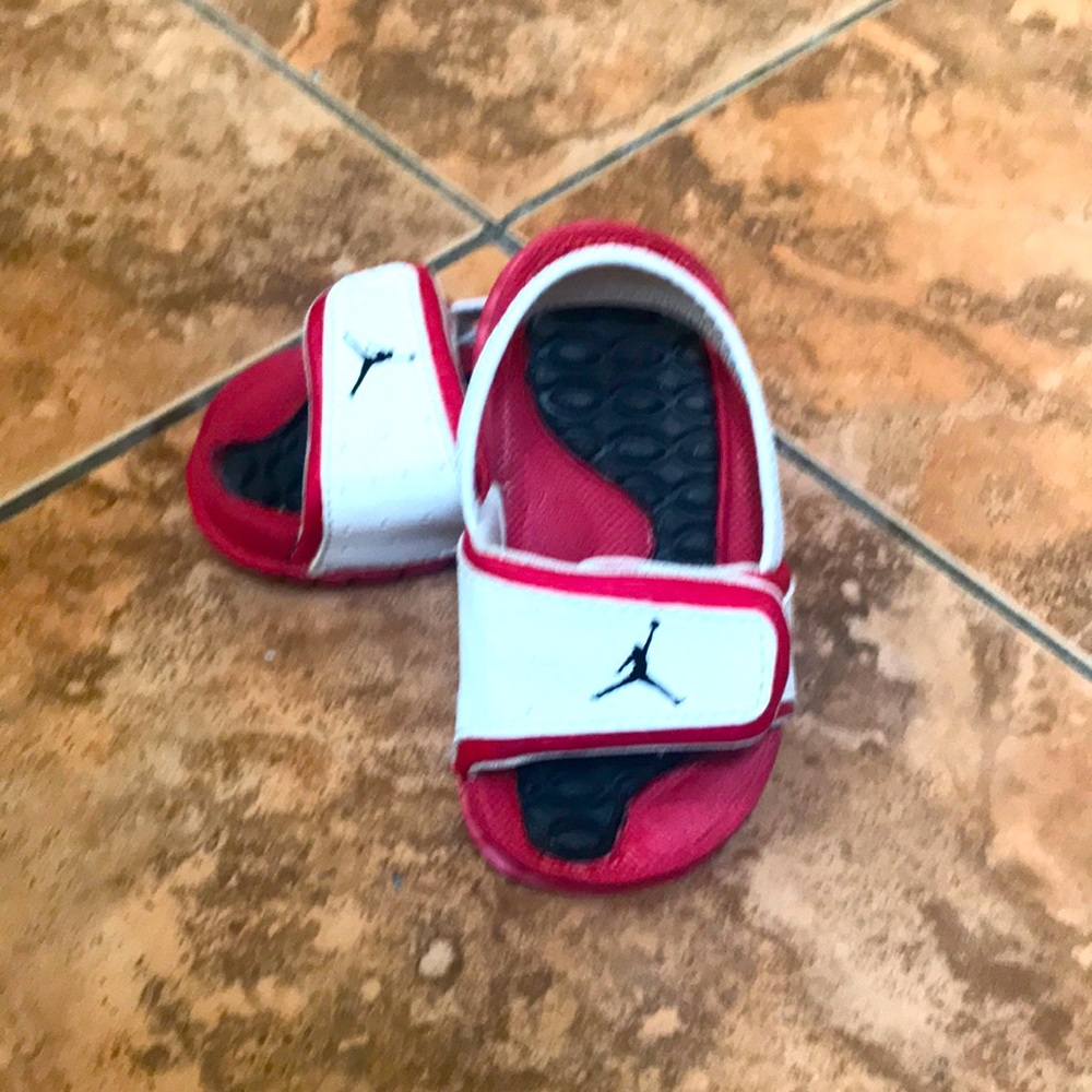 Baby Jordan sandals so 4c